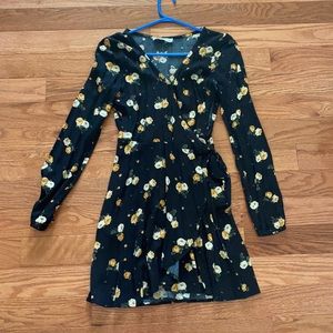 Hollister black and yellow floral sun dress. Size XS. Perfect Condition